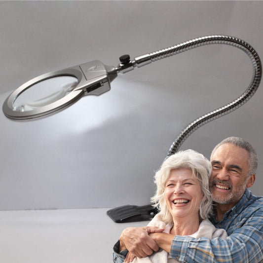 Lupe mit Licht für Senioren